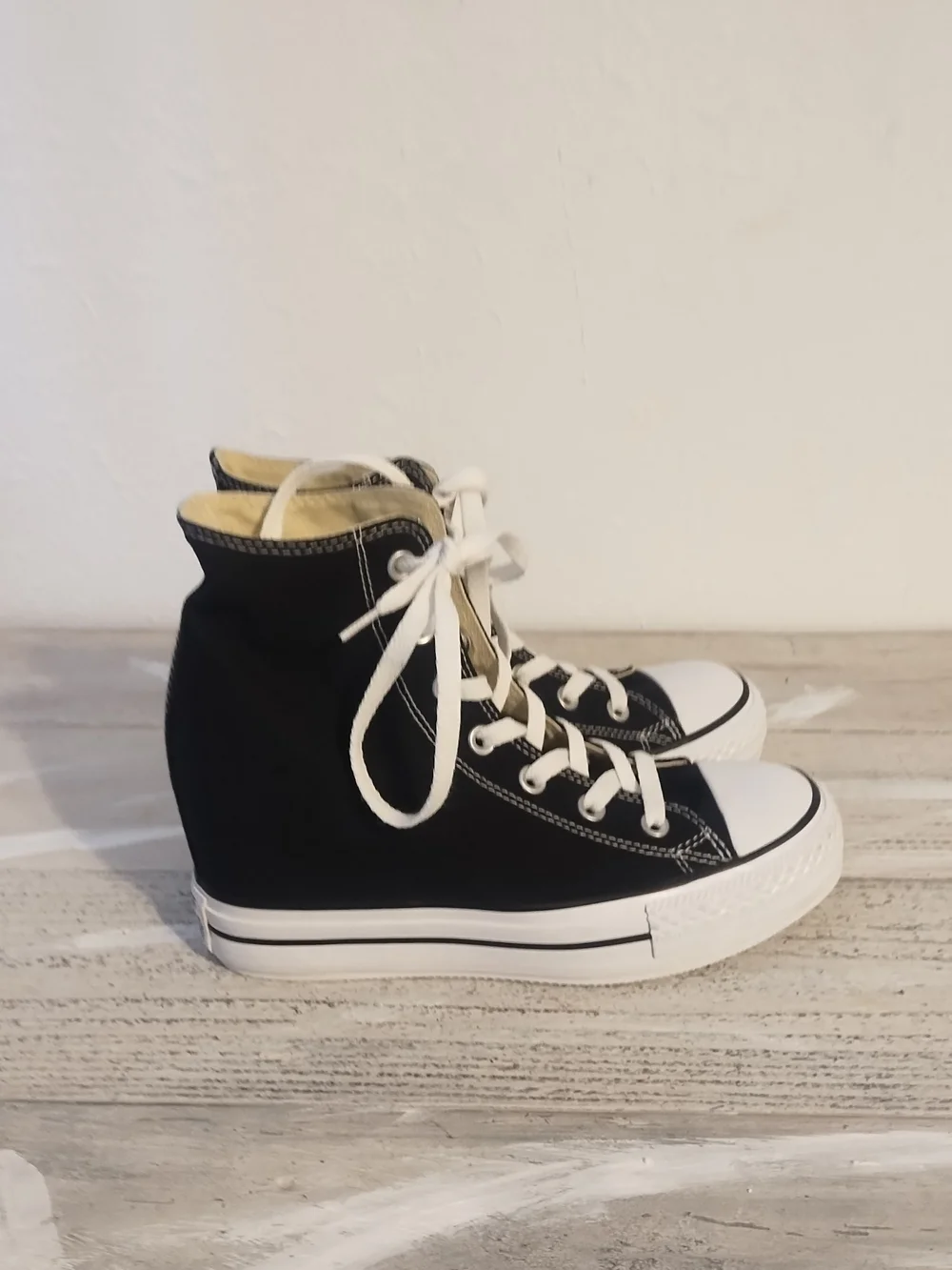 Converse Women  U.S.A 8All Star Wedge High Hidden Heel Chuck Taylor color black